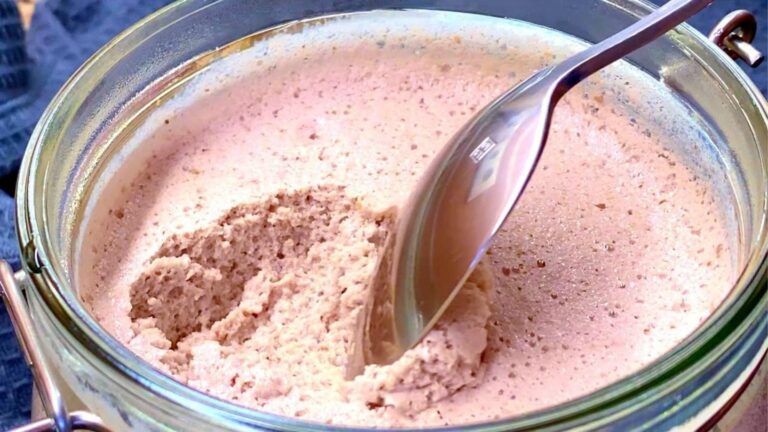 Diese einfache Kombination verwandelt Milch in ein luftiges Erdbeerdessert … du wirst begeistert sein!
